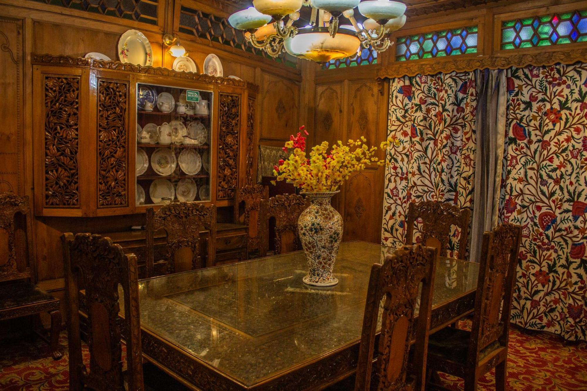 House Boat New Manora Bed & Breakfast Srinagar  Luaran gambar