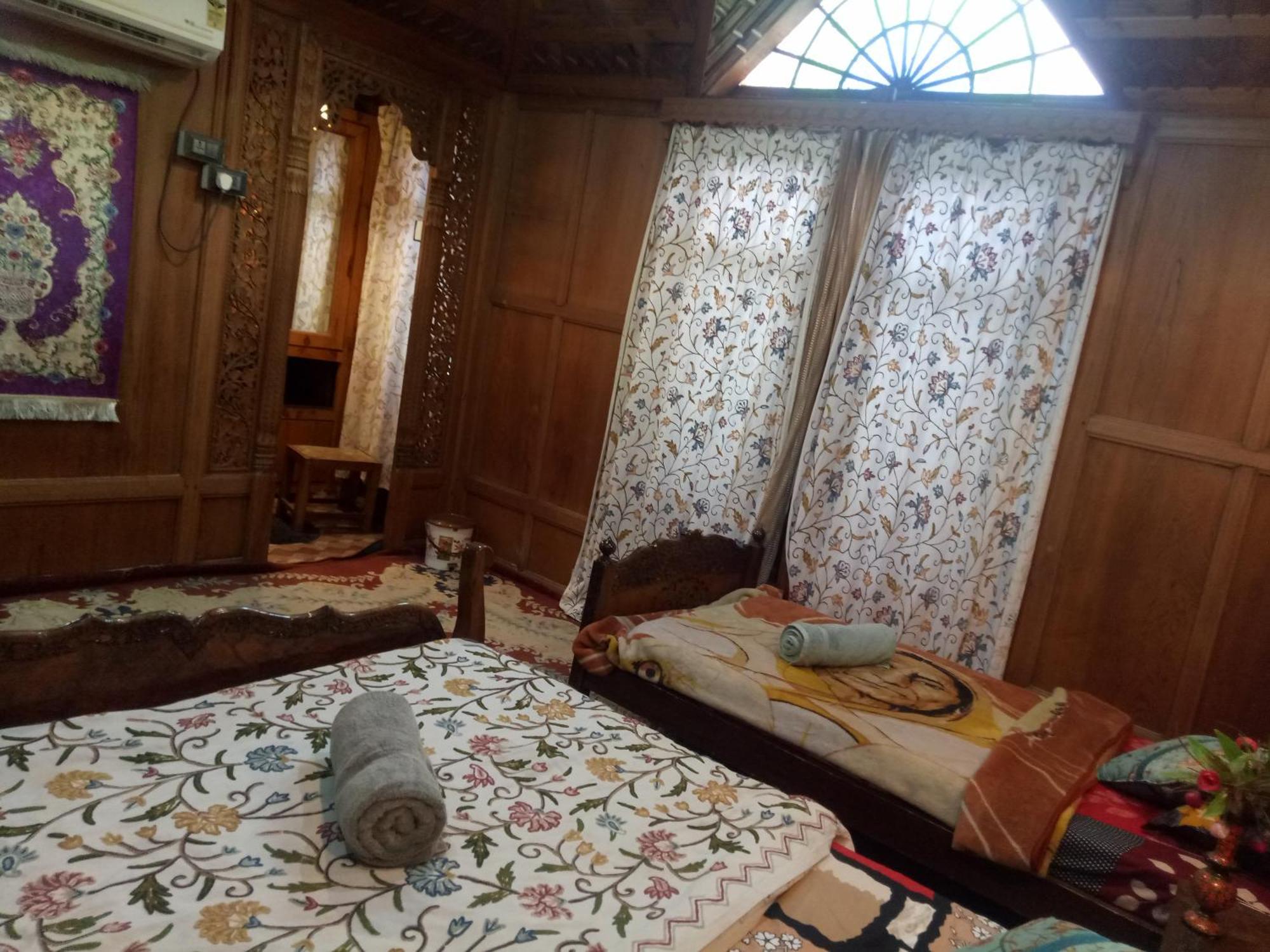 House Boat New Manora Bed & Breakfast Srinagar  Luaran gambar