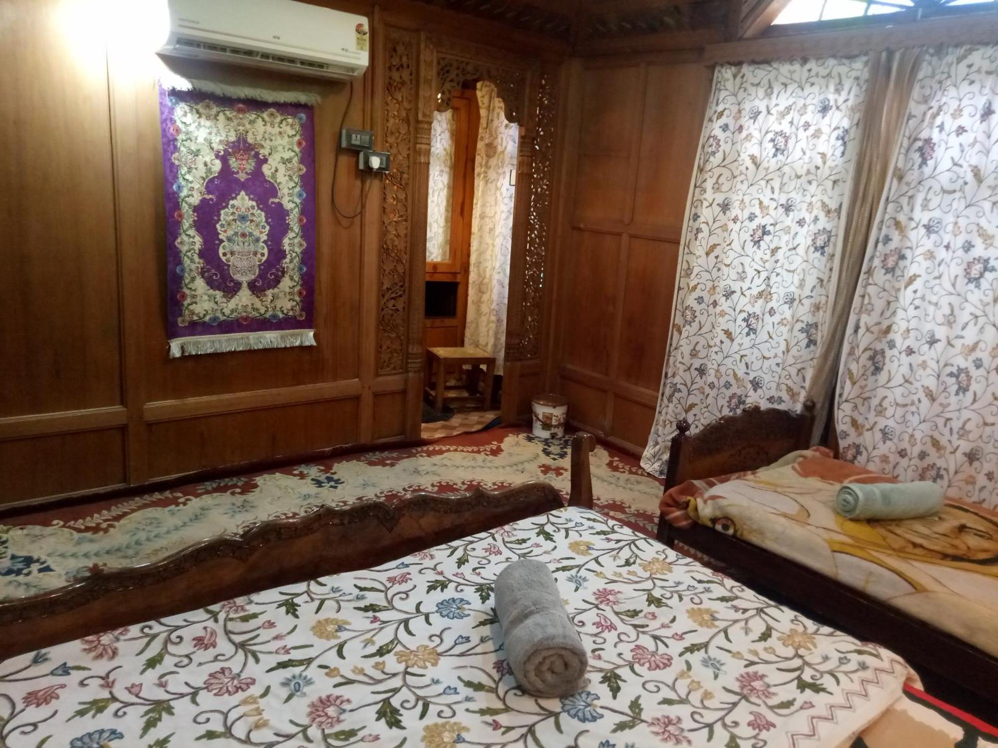 House Boat New Manora Bed & Breakfast Srinagar  Luaran gambar