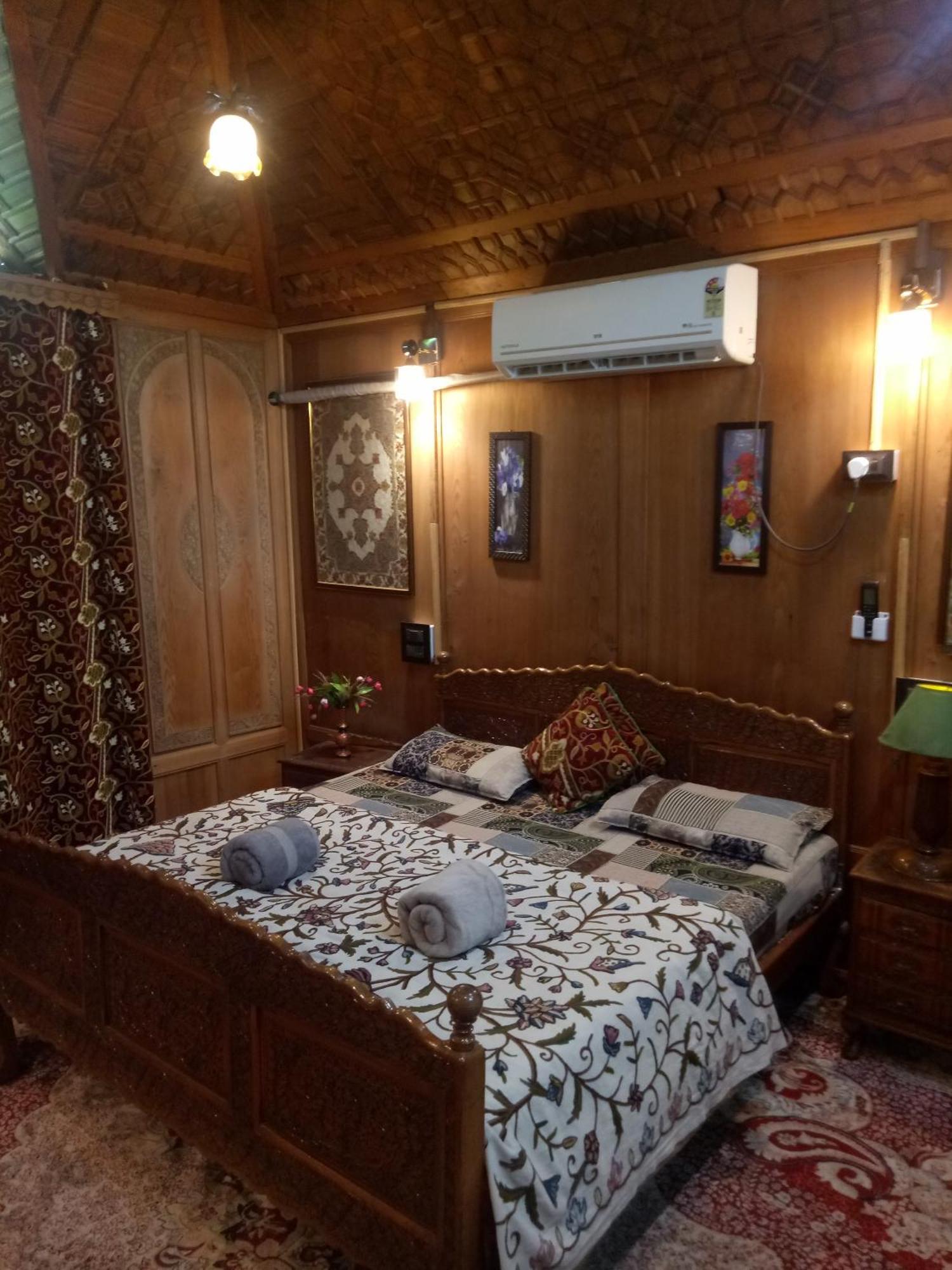 House Boat New Manora Bed & Breakfast Srinagar  Luaran gambar