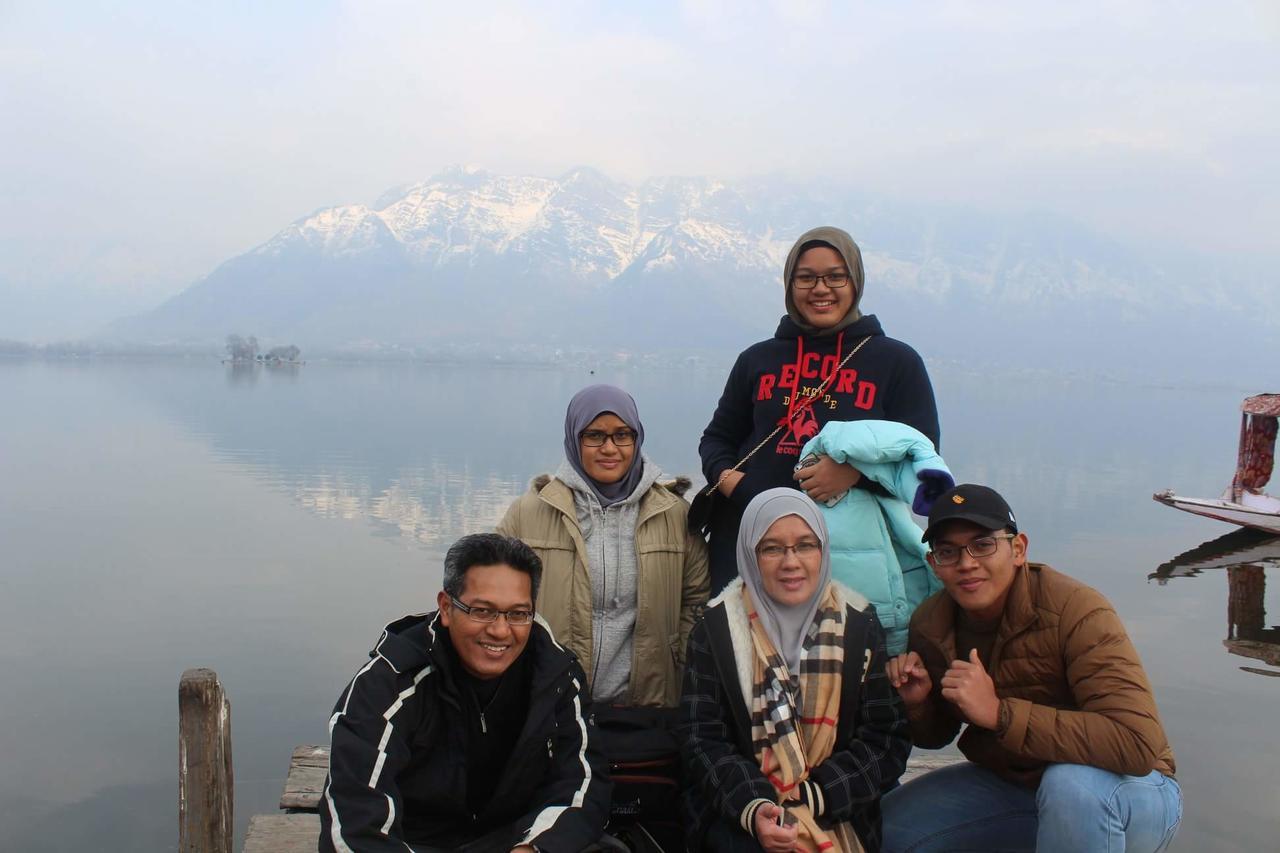 House Boat New Manora Bed & Breakfast Srinagar  Luaran gambar